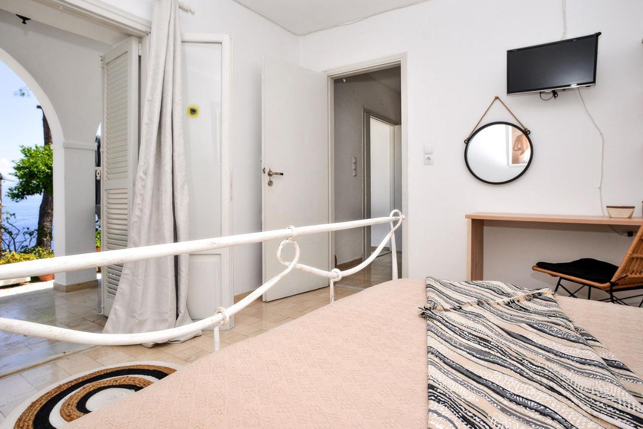 New! Paxoswhite Sea View Apartments & Studios! Gáios Exterior foto