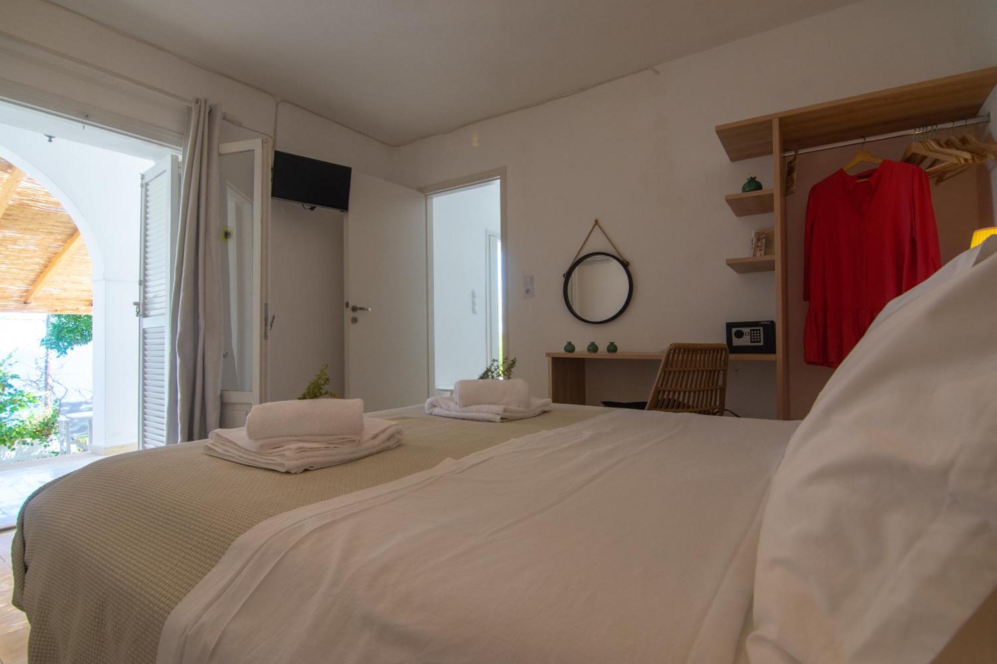 New! Paxoswhite Sea View Apartments & Studios! Gáios Exterior foto